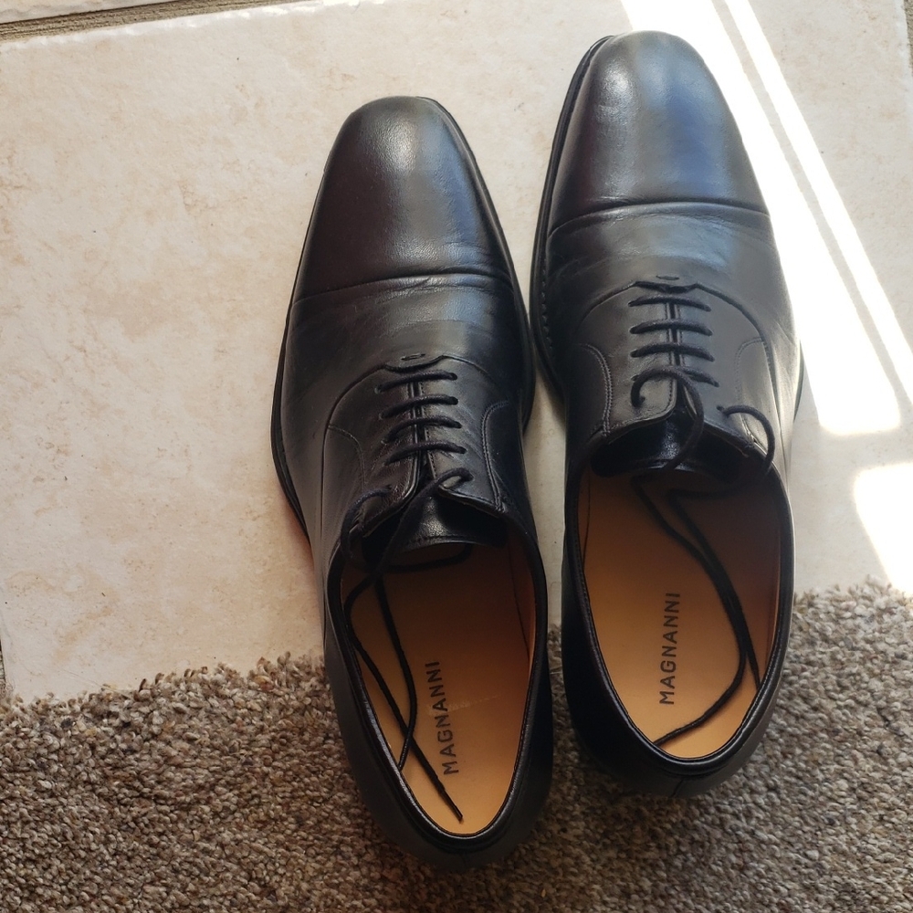Magnanni Men's  Black Leather Derby Shoes